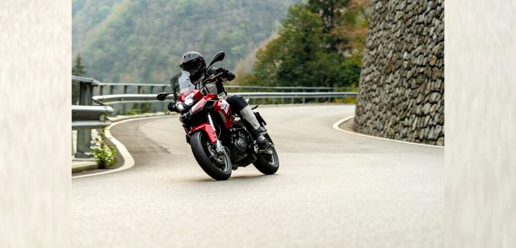 Benelli se luce con su exclusiva TRK 502