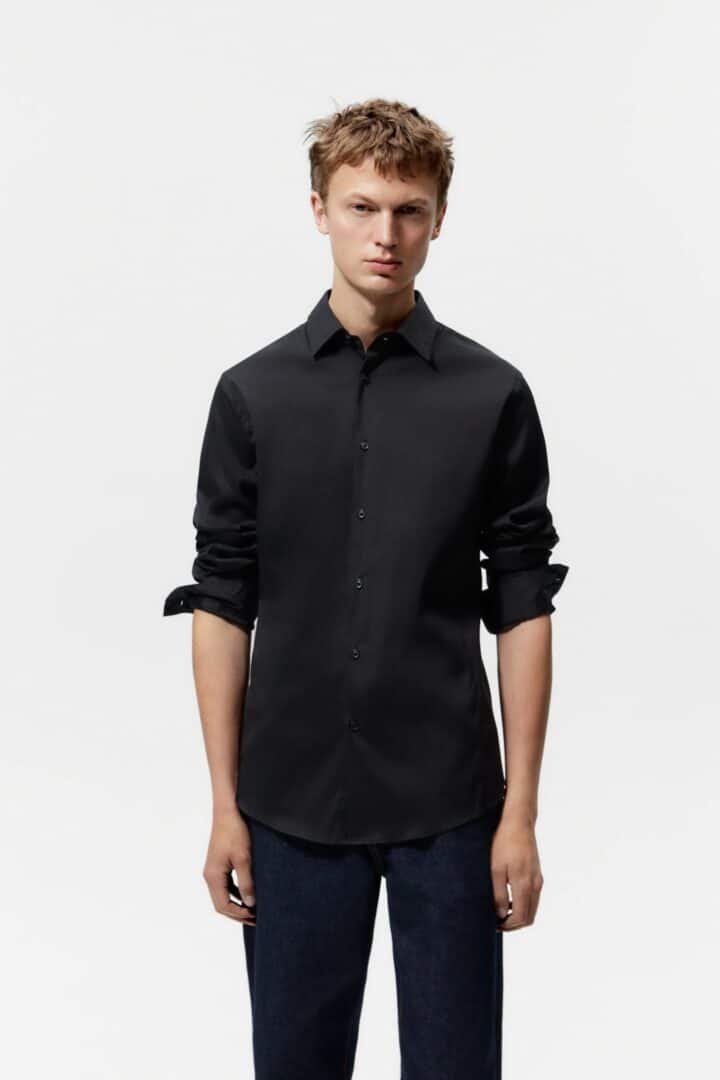 camisa negra hombre