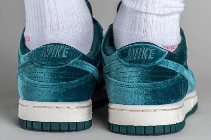 Nike Dunk Low Green Velvet