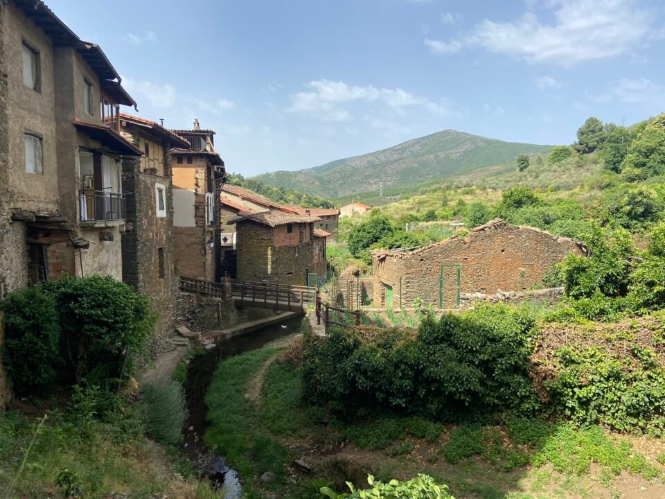 pueblos pequeños Robledillo de Gata