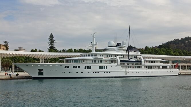 Superyate Tatoosh