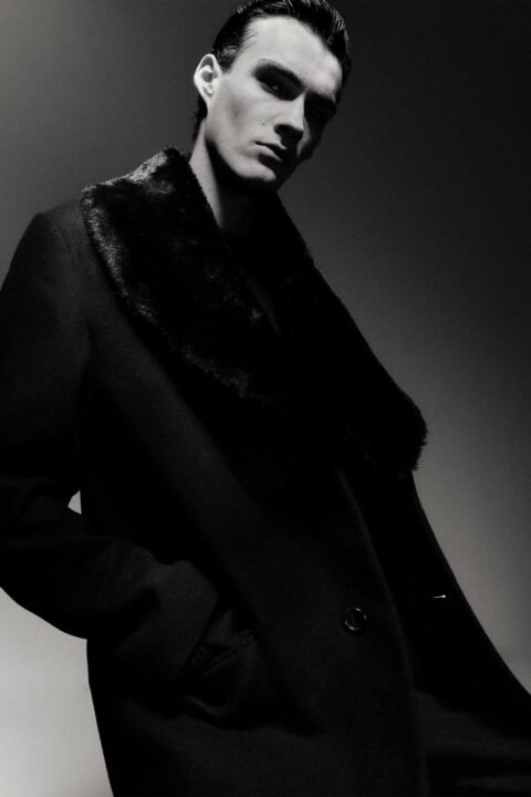 chaqueta con cuello sintético