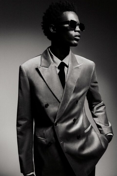 traje gris elegante