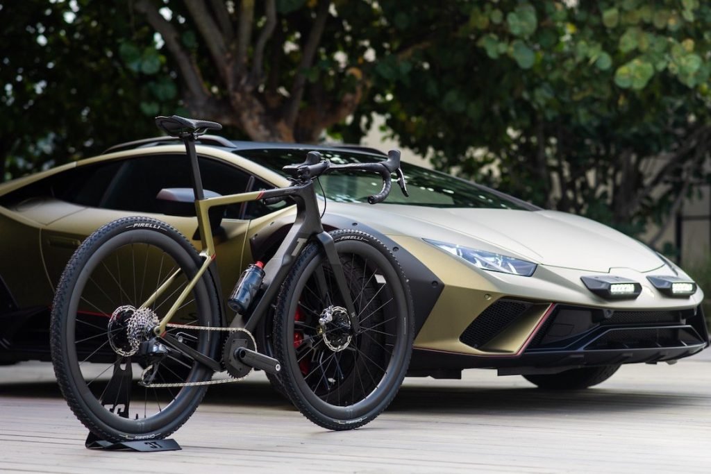 Exploro RaceMax X Huracan Sterrato