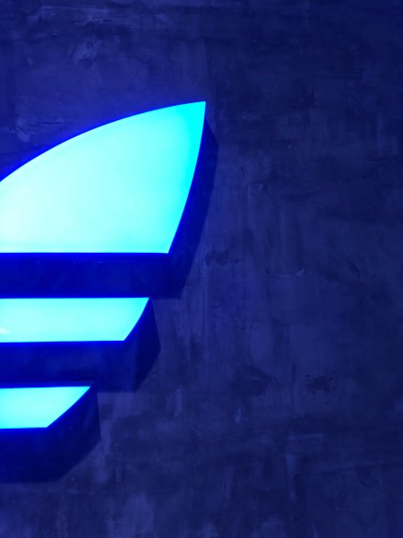 Logo parcial Adidas
