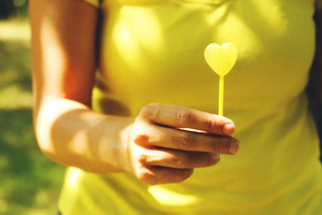 Corazón amarillo significado