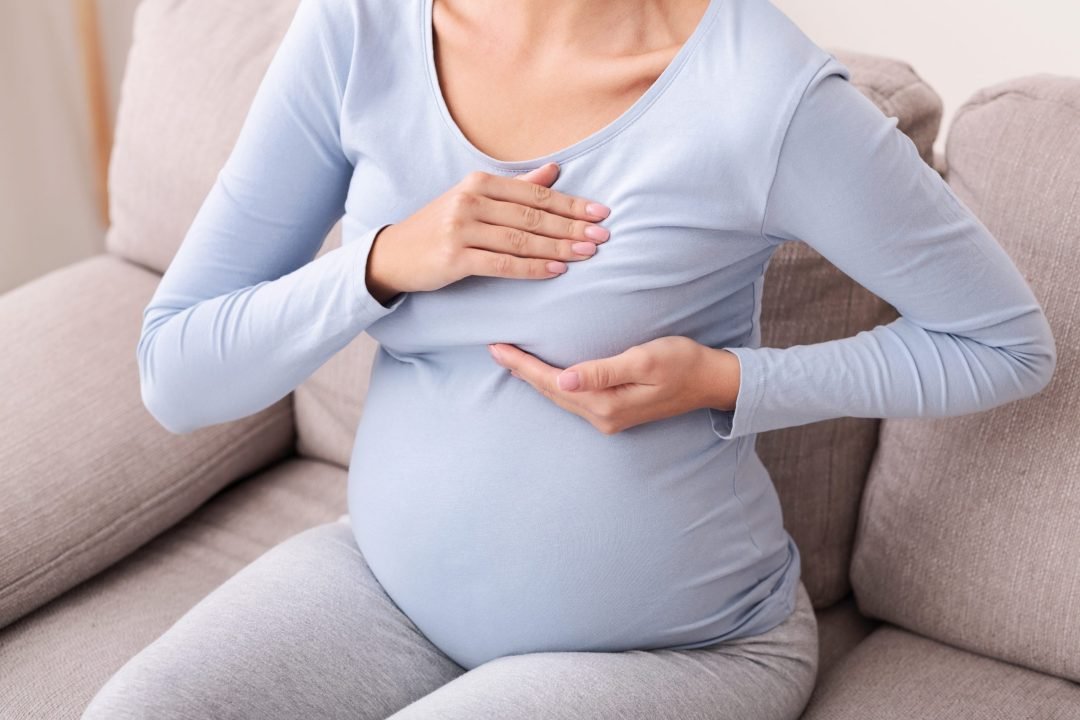 A los cuántos meses de embarazo sale leche de los senos