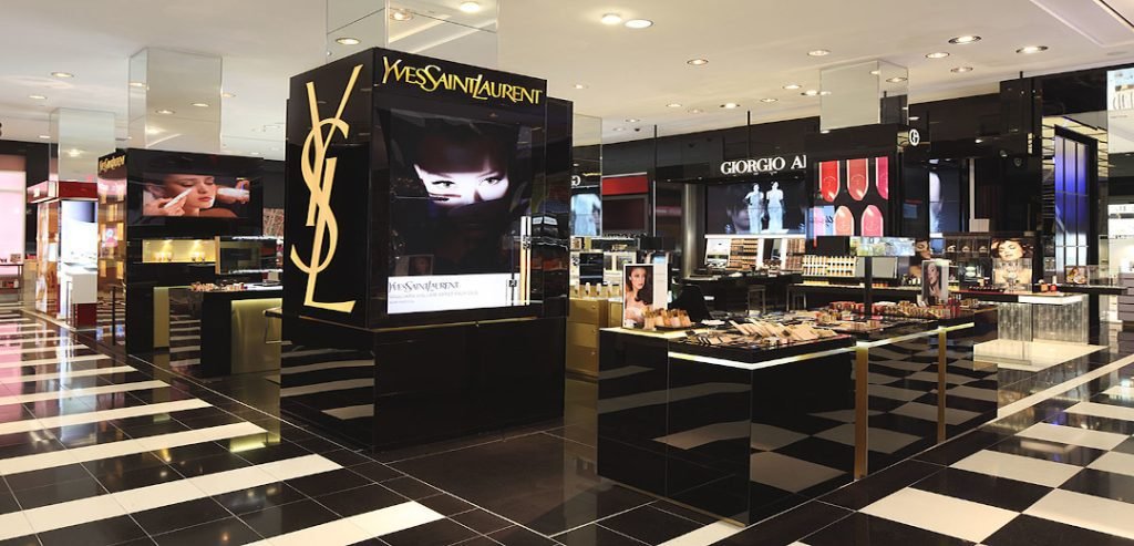 En qué ciudad de Argelia nació Yves Saint Laurent