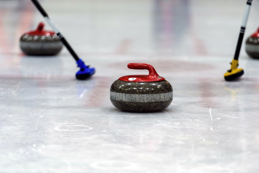 curling Deportes que se juegan en invierno