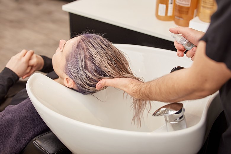 mejor color de cabello para piel blanca