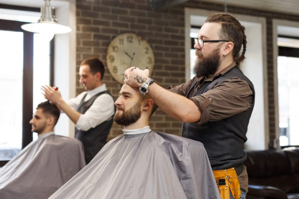 Cuánto cobra un barbero por corte