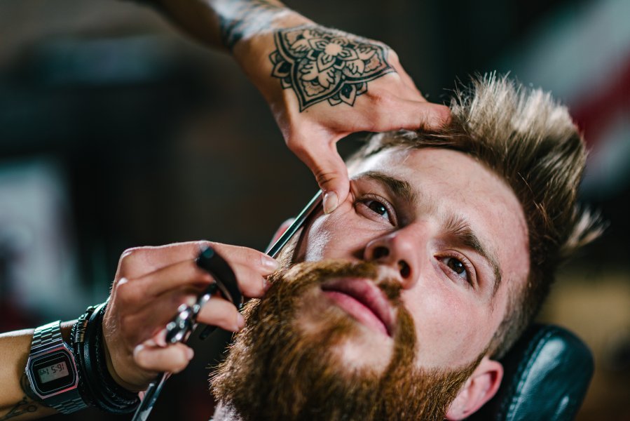 cuanto cobra un barbero por corte euu