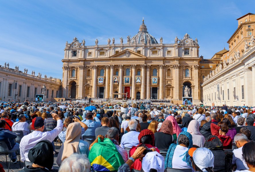 Curia romana papa franco