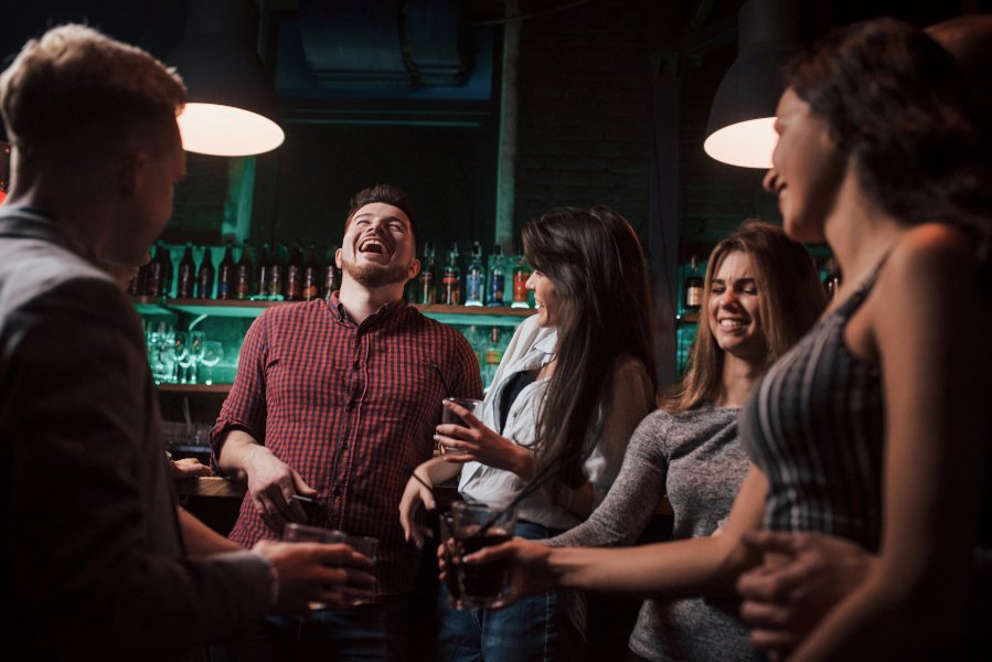 fiesta amigos chiste gracioso