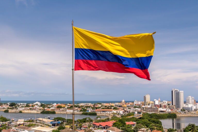 bandera de colombia, aguardiente colombiano