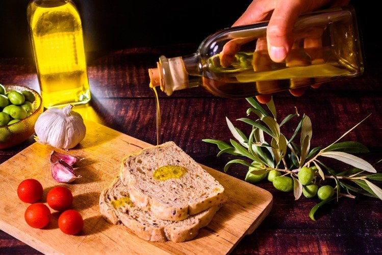 aceite de oliva y otros aliemntos adn mediterranea