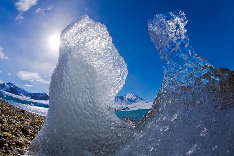 glaciares en el fondo